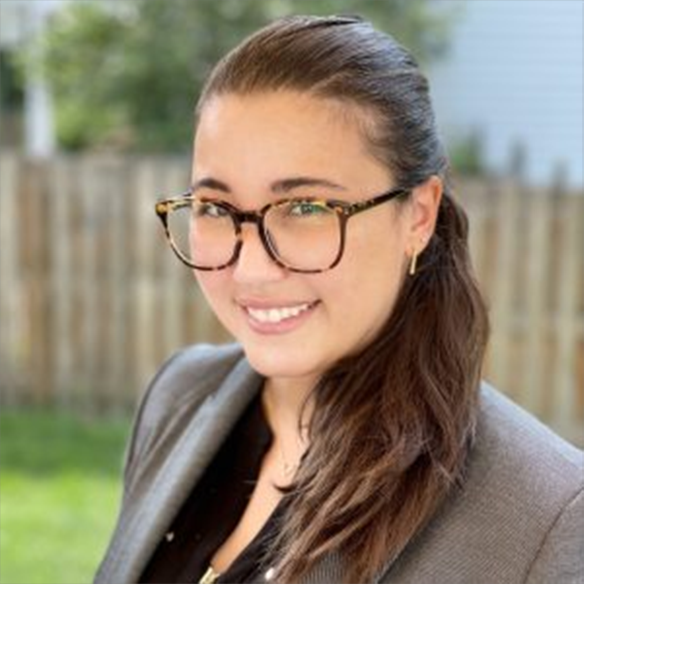 Nicole Snell Headshot