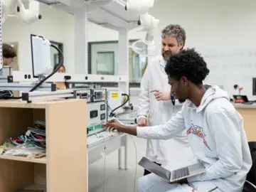 An engineering student works with professor Anthony Malatesta at the USMSM MATRIX Lab.
