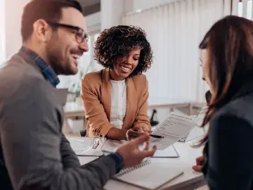 Network Advisor Giving Advice
