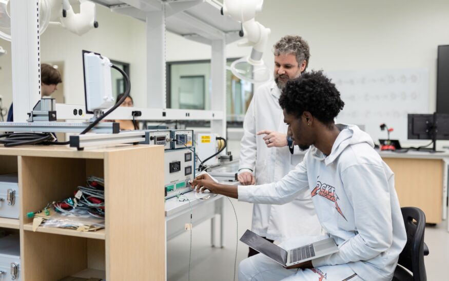 An engineering student works with professor Anthony Malatesta at the USMSM MATRIX Lab.